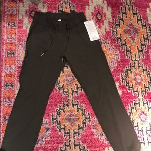 Lululemon on the fly elastic waist jogger olive